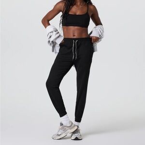 Vuori Black Drawstring Waist Performance Jogger Pants,
Size Large, Style VW303
